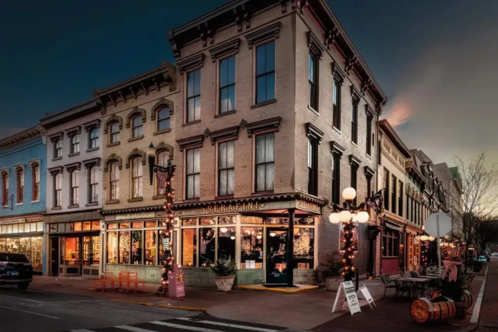 Poto of Serafini restaurant in Frankfort Kentucky in the evening.